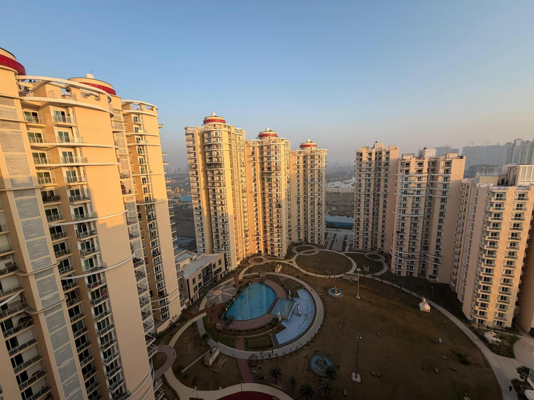 Samridhi Luxuriya Avenue